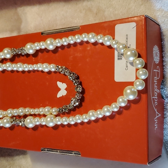 Carriage Ride Necklace 30" resin Pearls with accented glass stones. - Picture 4 of 15
